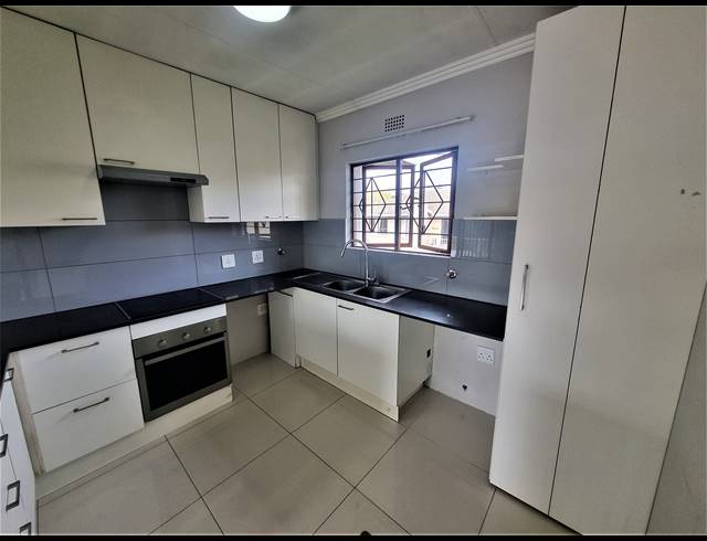 3 BEDROOM TOWNHOUSE TO LET IN PAULSHOF